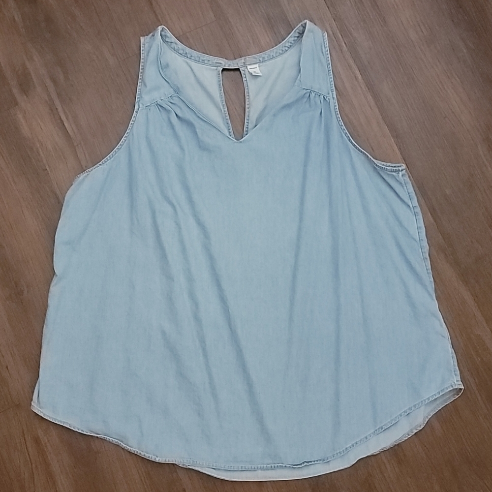 Old Navy Sleeveless V-neck top